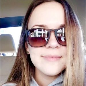 Meet your Posher, Marissa